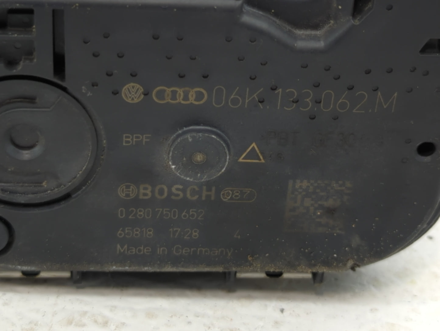 2017-2020 Audi A4 Throttle Body P/N:06K 133 062 AK 06K 133 062 M, 06K 133 062 J Fits Fits 2017 2018 2019 2020 2021 2022 OEM 