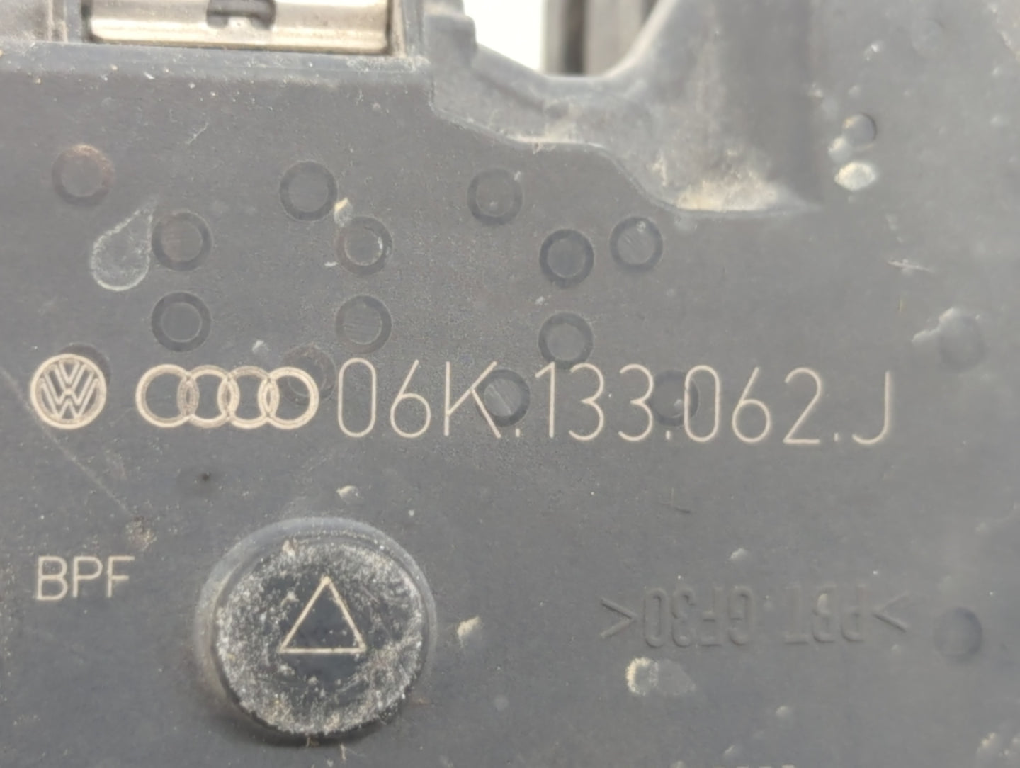 2017-2020 Audi A4 Throttle Body P/N:06K 133 062 J Fits Fits 2017 2018 2019 2020 2021 2022 OEM Used Auto Parts - Oemusedautop