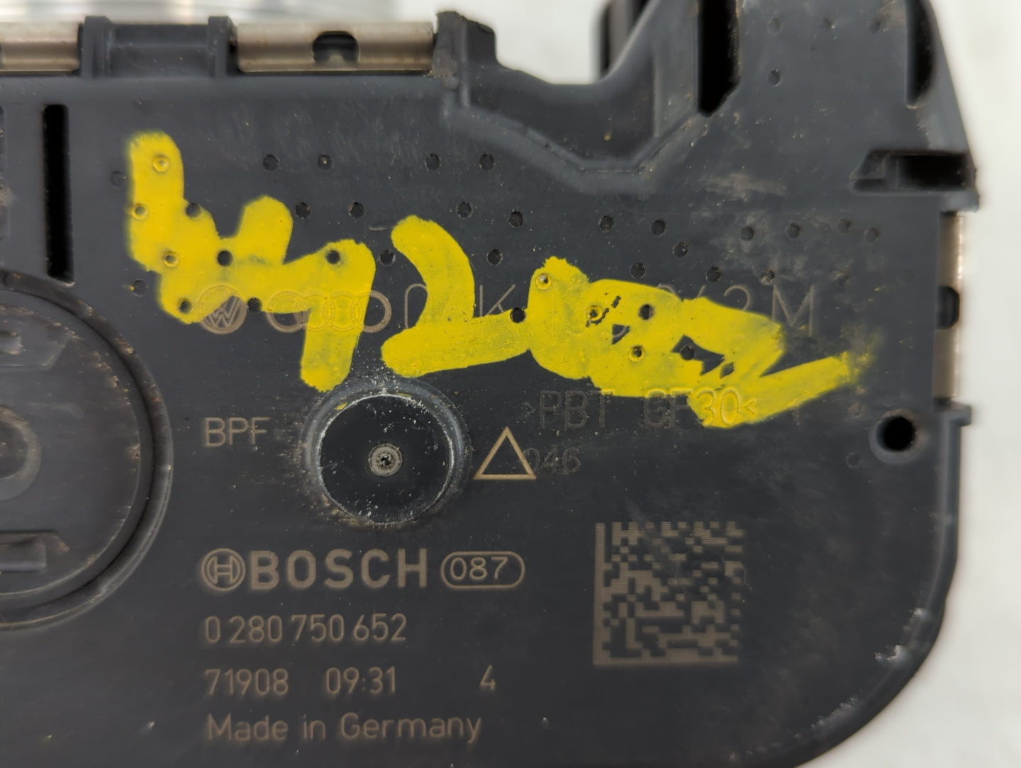 2017-2020 Audi A4 Throttle Body P/N:06K 133 062 M Fits Fits 2017 2018 2019 2020 2021 2022 OEM Used Auto Parts - Oemusedautop