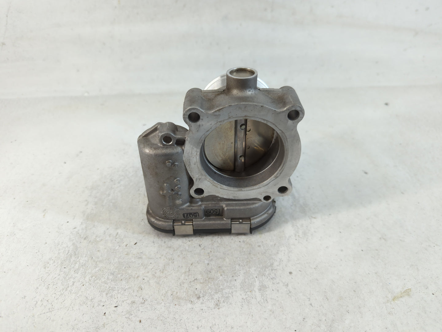 2017-2020 Audi A4 Throttle Body P/N:0 280 750 622 06K 133 062 J Fits Fits 2017 2018 2019 2020 2021 2022 OEM Used Auto Parts 