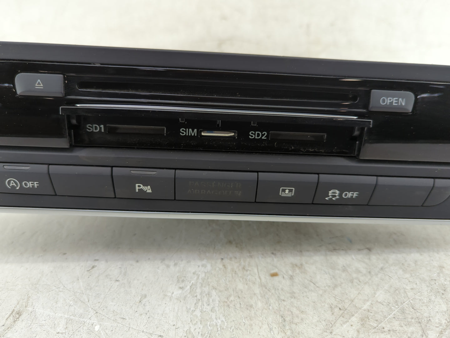 2017 Audi A6 Radio AM FM Cd Player Receiver Replacement P/N:4G1 035 025 C Fits OEM Used Auto Parts - Oemusedautoparts1.com