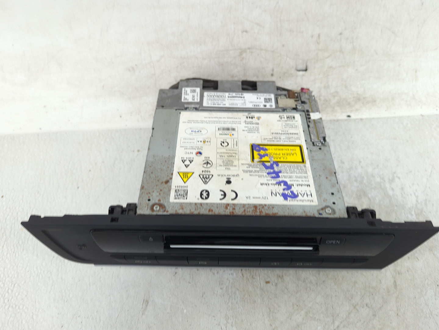 2017 Audi A6 Radio AM FM Cd Player Receiver Replacement P/N:4G1 035 025 C Fits OEM Used Auto Parts - Oemusedautoparts1.com
