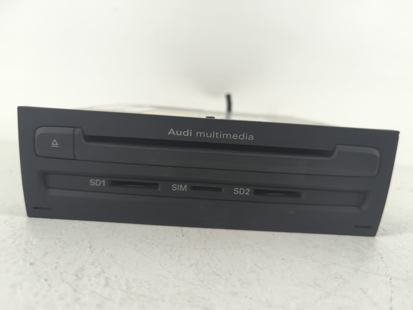 Audi A8 Am Fm Cd Player Radio Receiver - Oemusedautoparts1.com