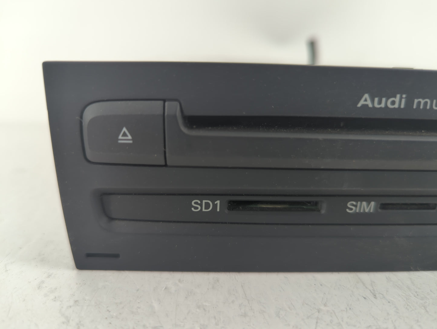 Audi A8 Am Fm Cd Player Radio Receiver - Oemusedautoparts1.com