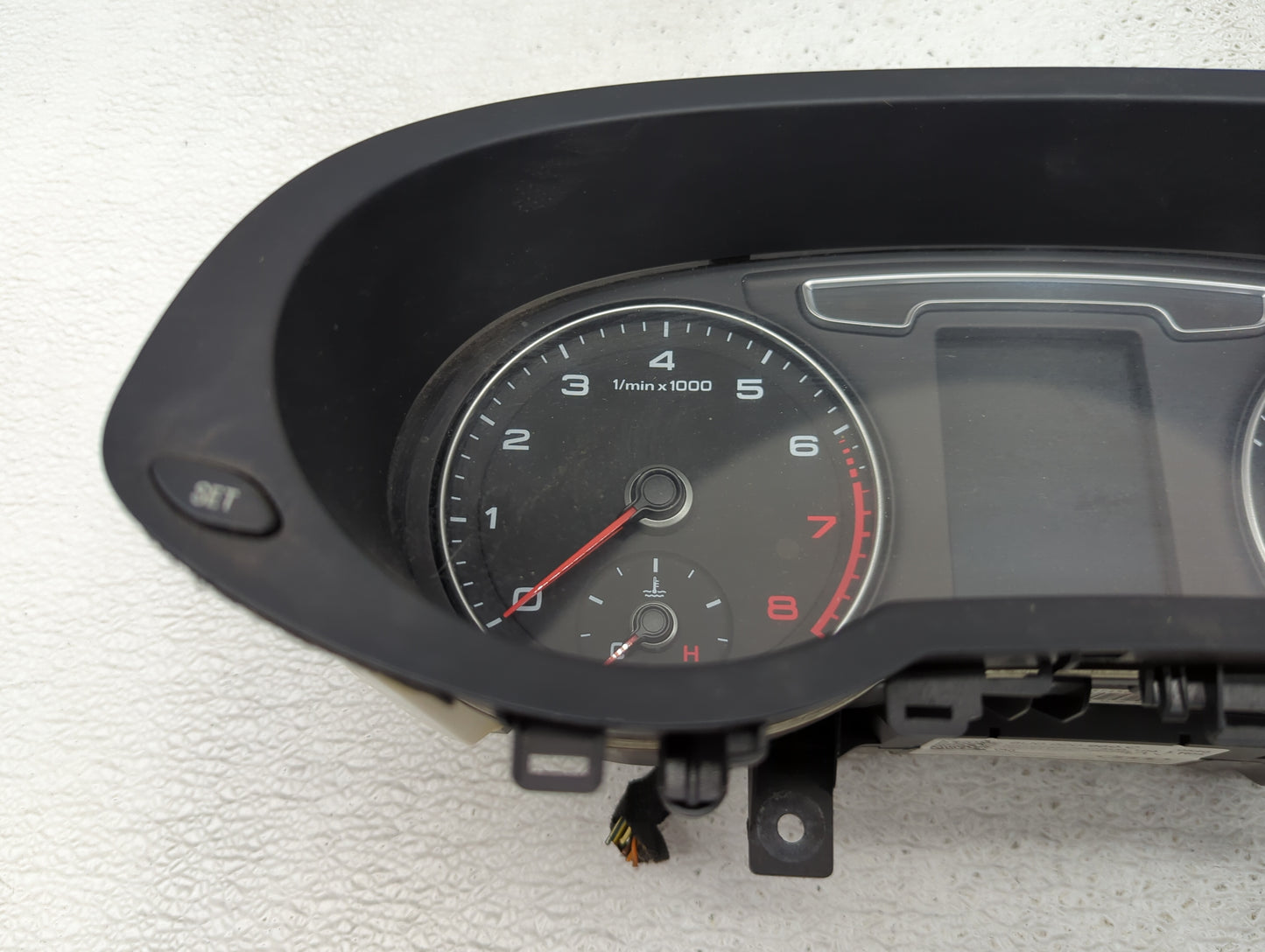 2015-2017 Audi Q3 Instrument Cluster Speedometer Gauges P/N:8U0920960C 8U0_190_A_H04 Miles:119K Fits Fits 2015 2016 2017 OEM