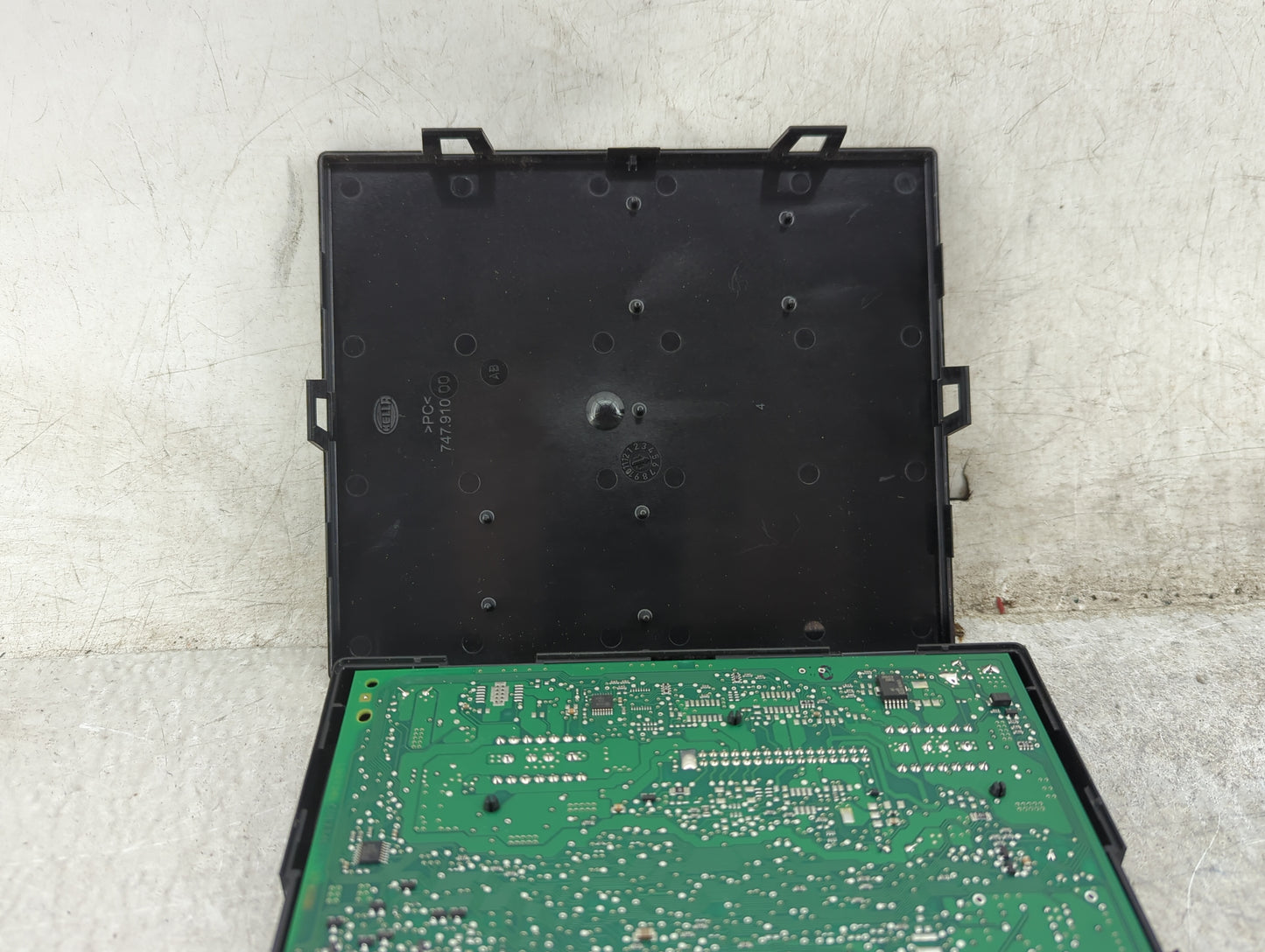 2012-2017 Audi Q5 Body Control Module Bcm Inner Cabin Fuse Box - Oemusedautoparts1.com