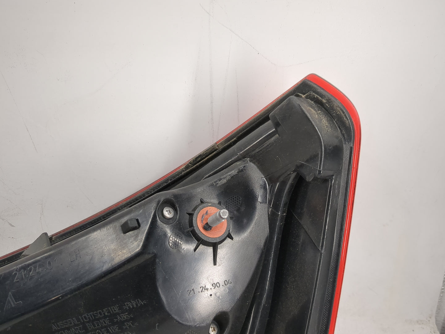 2013-2017 Audi Q5 Tail Light Assembly Driver Left OEM P/N:8R0 945 093 D Fits Fits 2013 2014 2015 2016 2017 OEM Used Auto Par