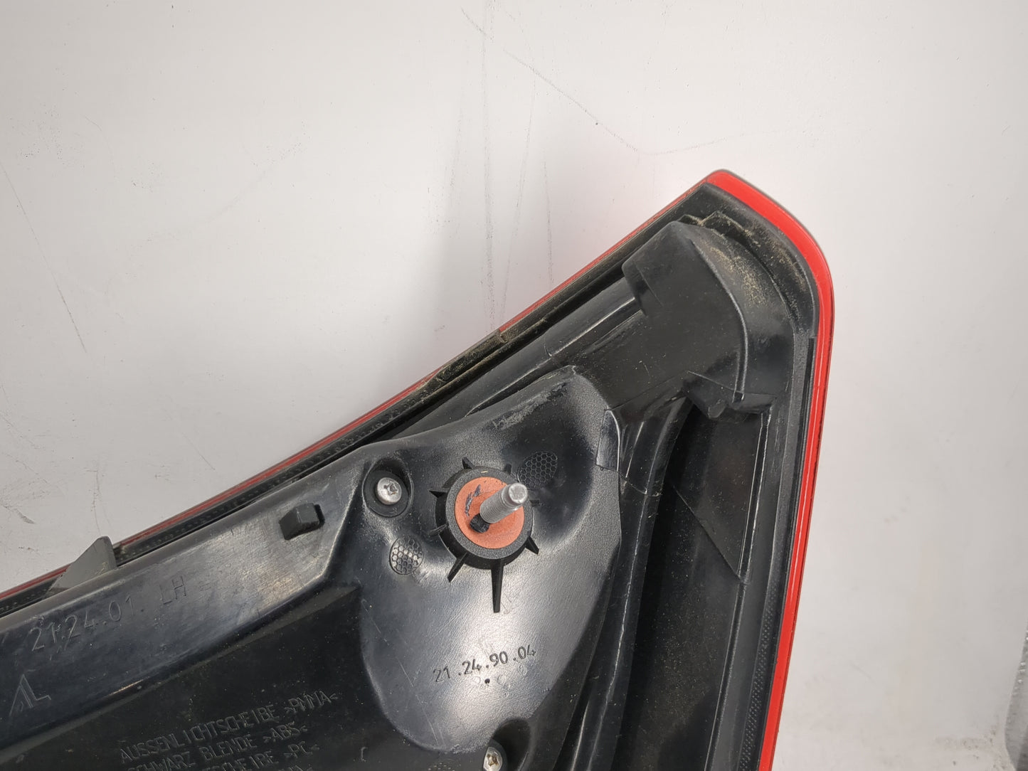 2013-2017 Audi Q5 Tail Light Assembly Driver Left OEM P/N:8R0 945 093 D Fits Fits 2013 2014 2015 2016 2017 OEM Used Auto Par
