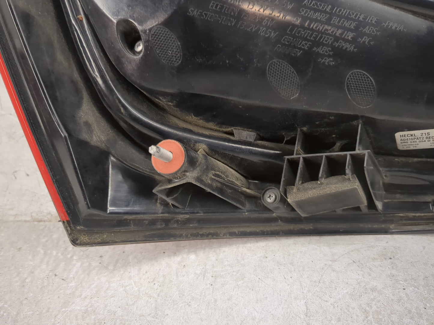 2013-2017 Audi Q5 Tail Light Assembly Passenger Right OEM P/N:21240202 8R0 945 094 D Fits Fits 2013 2014 2015 2016 2017 OEM 