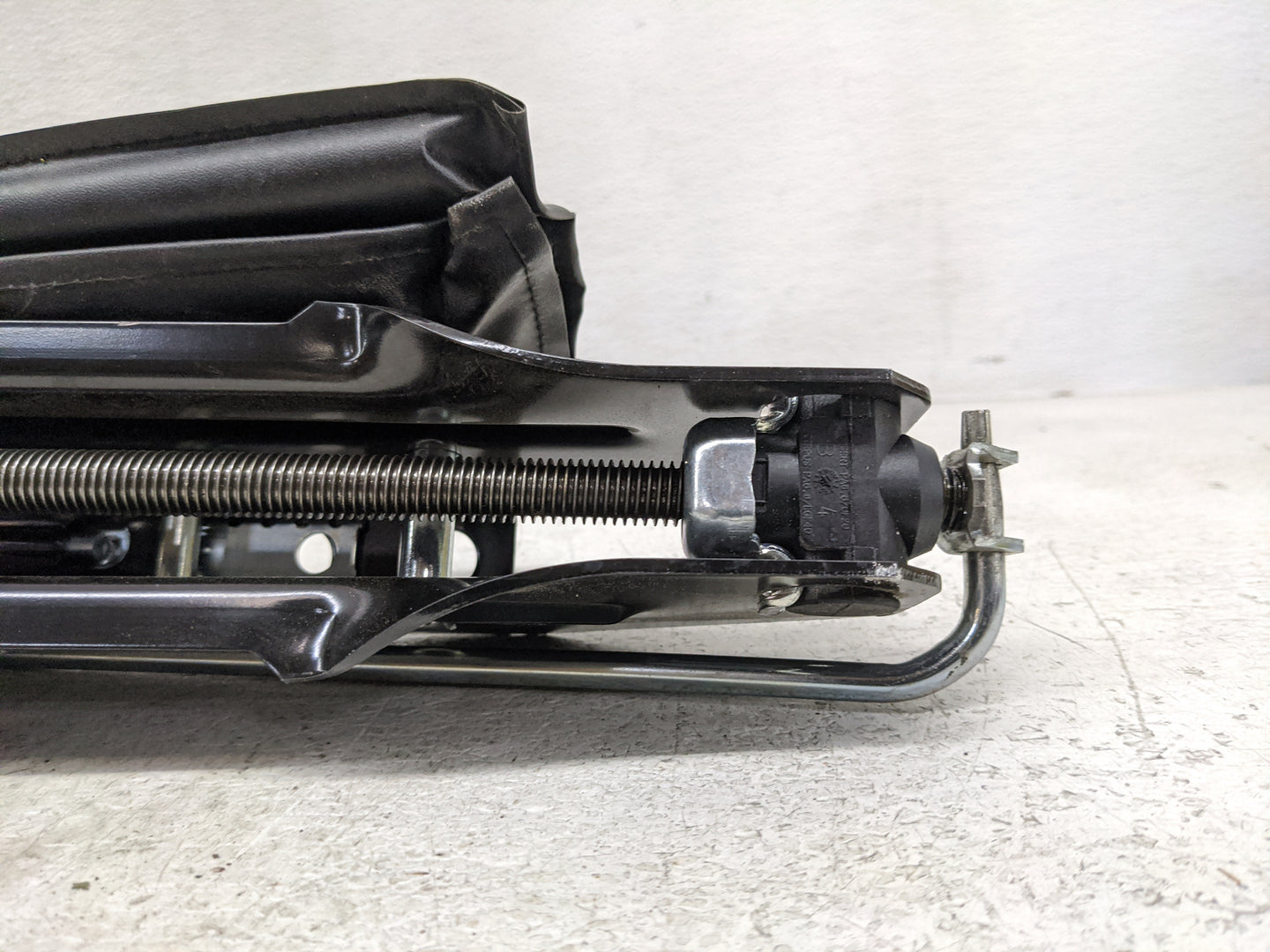 2017 Audi Q5 Spare Scissor Car Jack 1459066 - Oemusedautoparts1.com