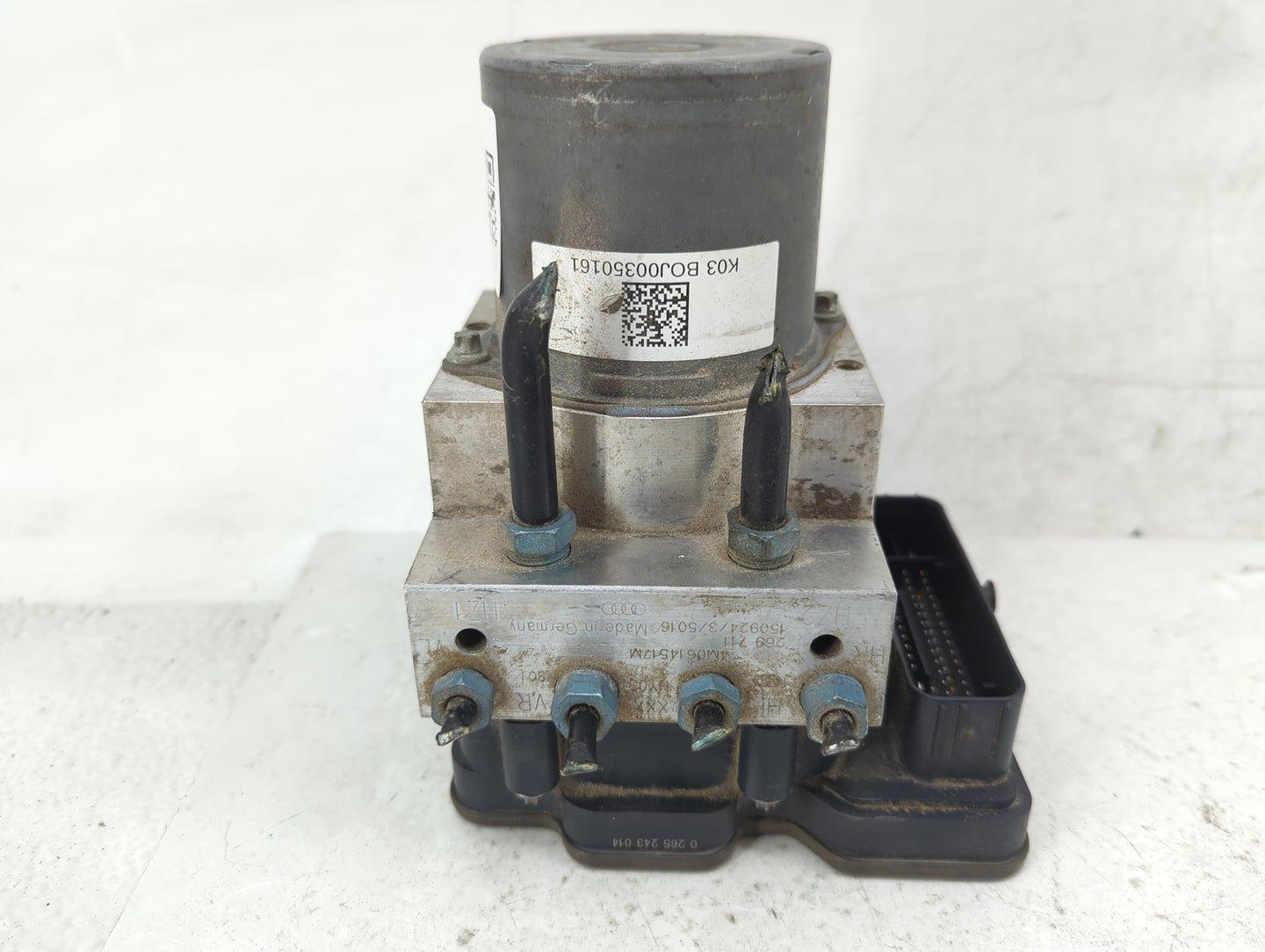 2017-2019 Audi Q7 ABS Pump Control Module Replacement Fits Fits 2017 2018 2019 OEM Used Auto Parts - Oemusedautoparts1.com