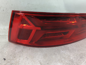 2017-2019 Audi Q7 Tail Light Assembly Passenger Right OEM P/N:20900203 4M0 945 094 D Fits Fits 2017 2018 2019 OEM Used Auto Parts