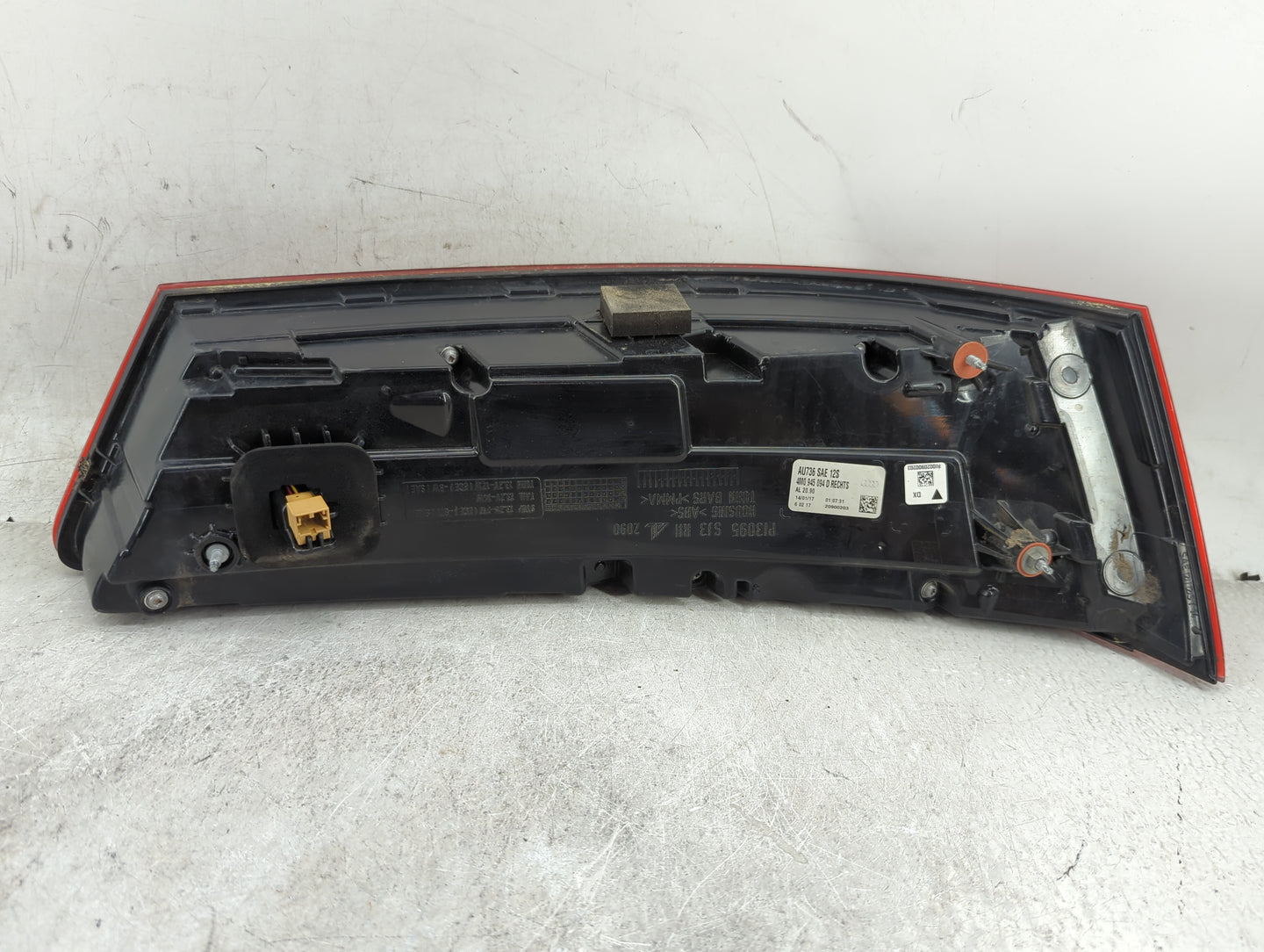 2017-2019 Audi Q7 Tail Light Assembly Passenger Right OEM P/N:20900203 4M0 945 094 D Fits Fits 2017 2018 2019 OEM Used Auto 