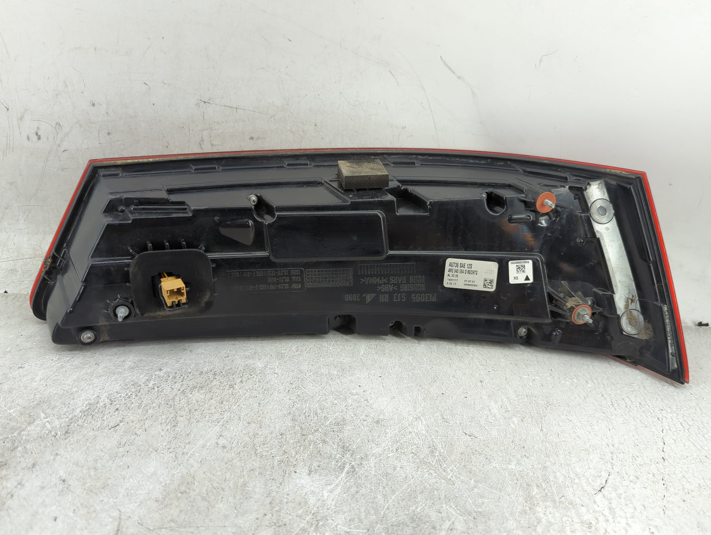 2017-2019 Audi Q7 Tail Light Assembly Passenger Right OEM P/N:20900203 4M0 945 094 D Fits Fits 2017 2018 2019 OEM Used Auto 