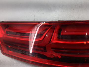 2017-2019 Audi Q7 Tail Light Assembly Passenger Right OEM P/N:4M0 945 094 Fits Fits 2017 2018 2019 OEM Used Auto Parts