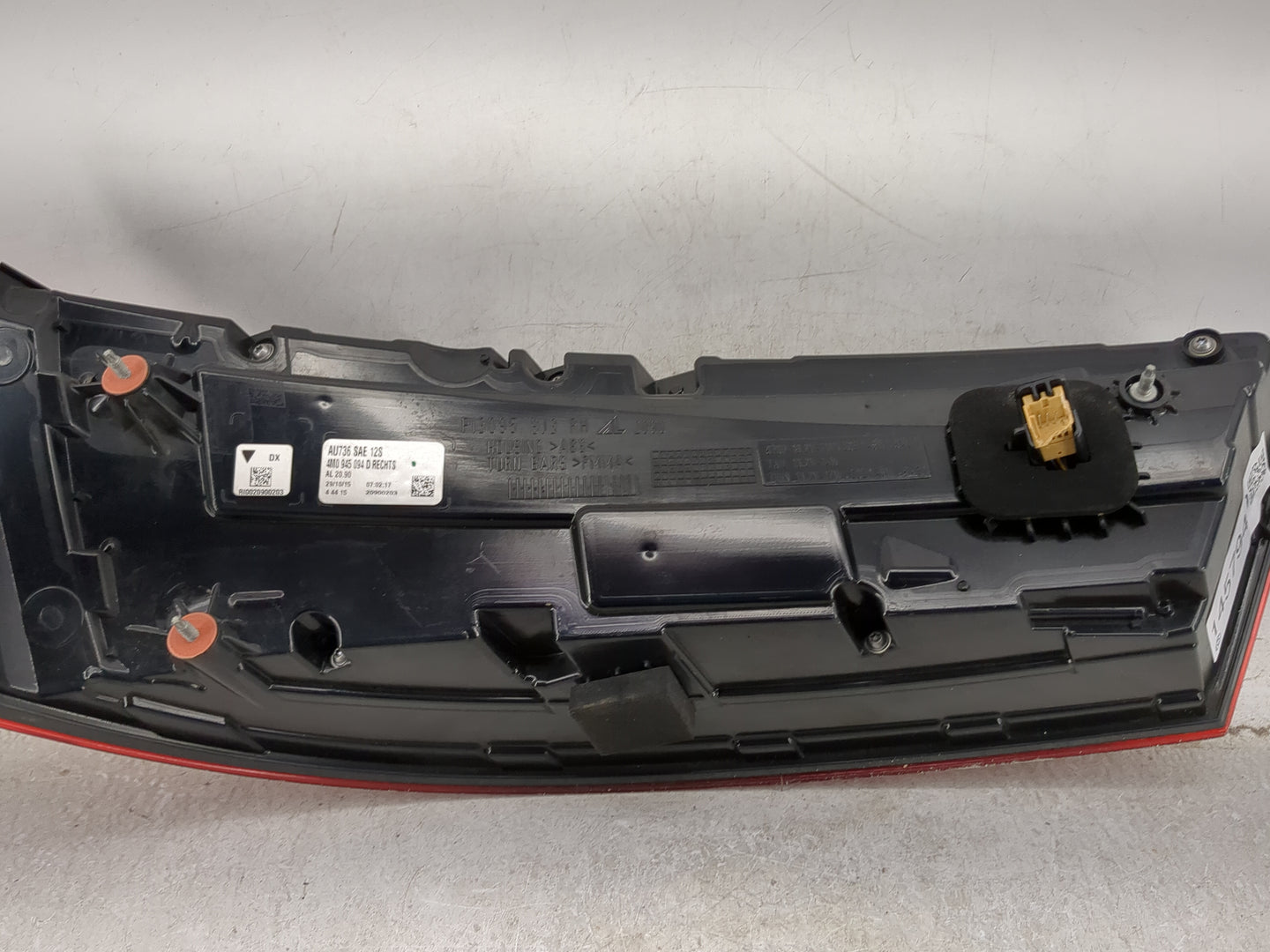 2017-2019 Audi Q7 Tail Light Assembly Passenger Right OEM P/N:4M0 945 094 Fits Fits 2017 2018 2019 OEM Used Auto Parts - Oem
