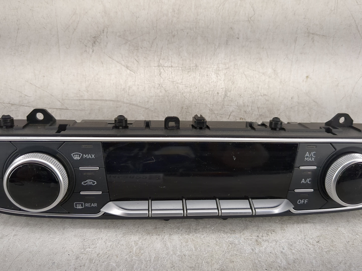 2017-2019 Audi Q7 Climate Control Module Temperature AC/Heater Replacement P/N:4M0820043AB Fits Fits 2017 2018 2019 OEM Used