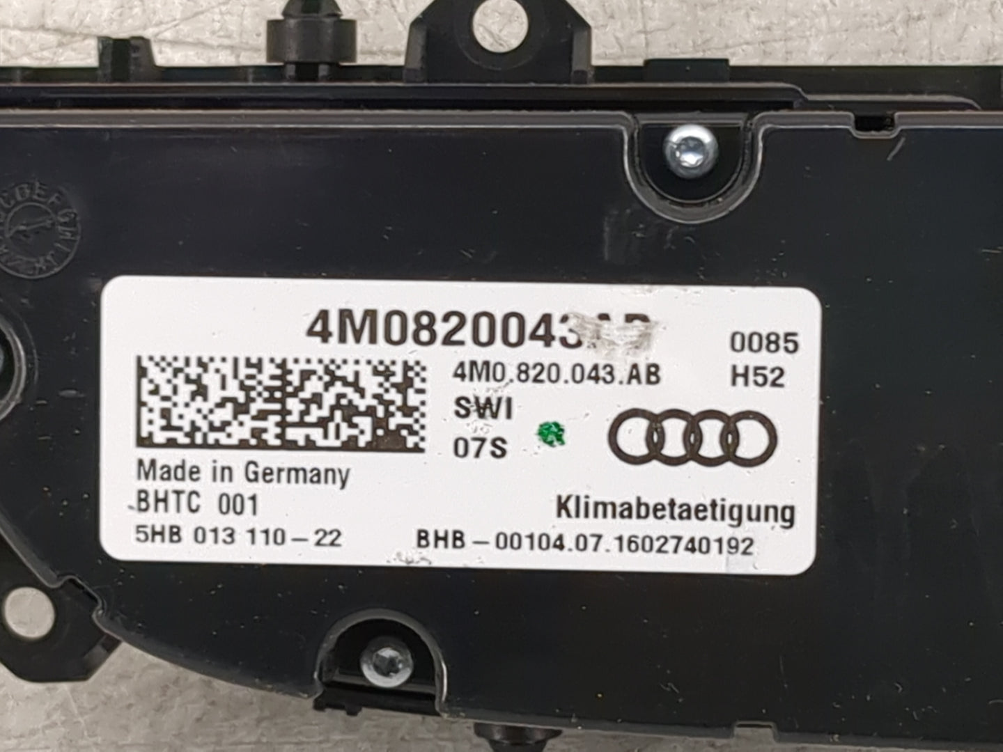 2017-2019 Audi Q7 Climate Control Module Temperature AC/Heater Replacement P/N:4M0820043AB Fits Fits 2017 2018 2019 OEM Used