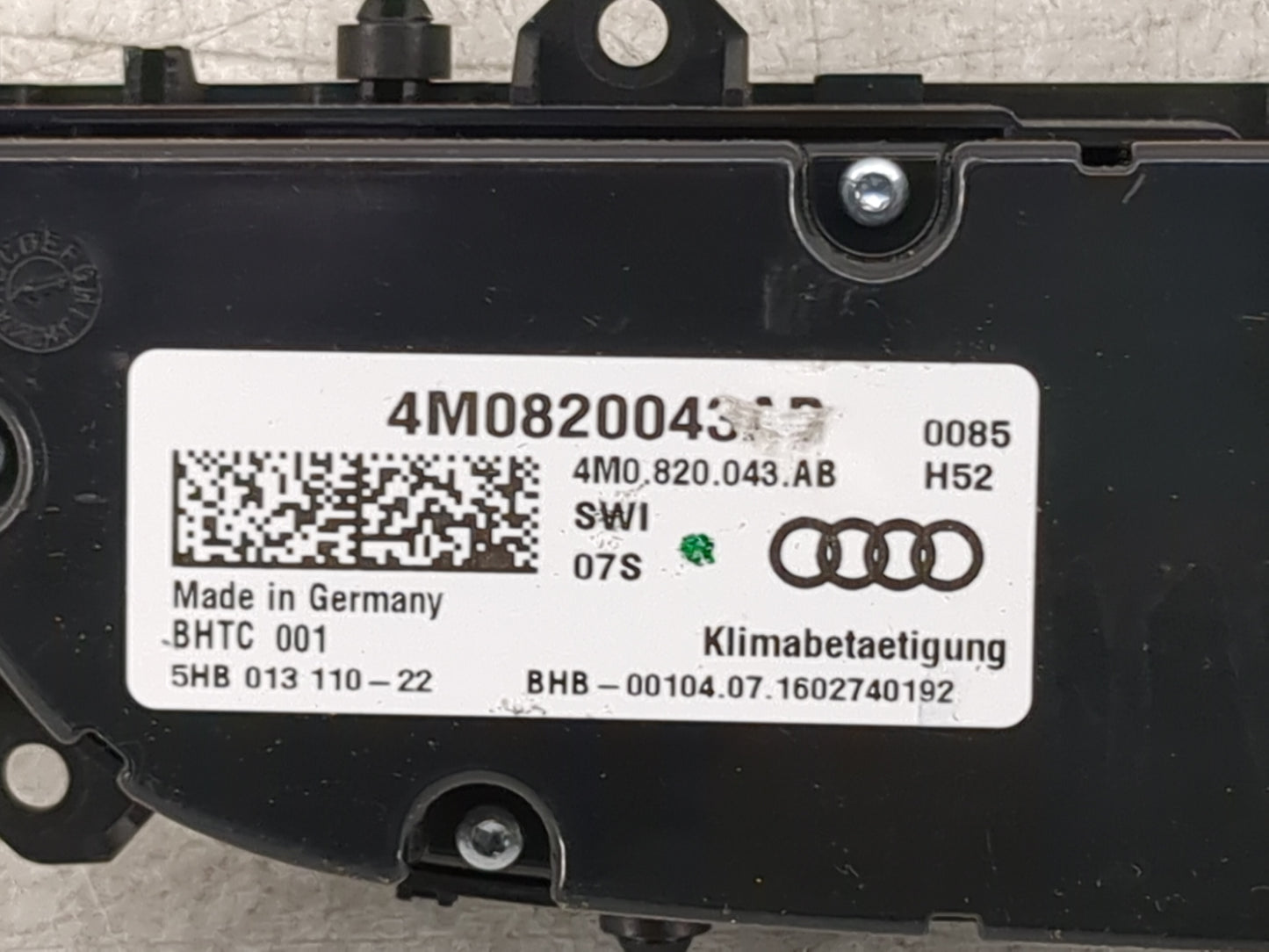 2017-2019 Audi Q7 Climate Control Module Temperature AC/Heater Replacement P/N:4M0820043AB Fits Fits 2017 2018 2019 OEM Used