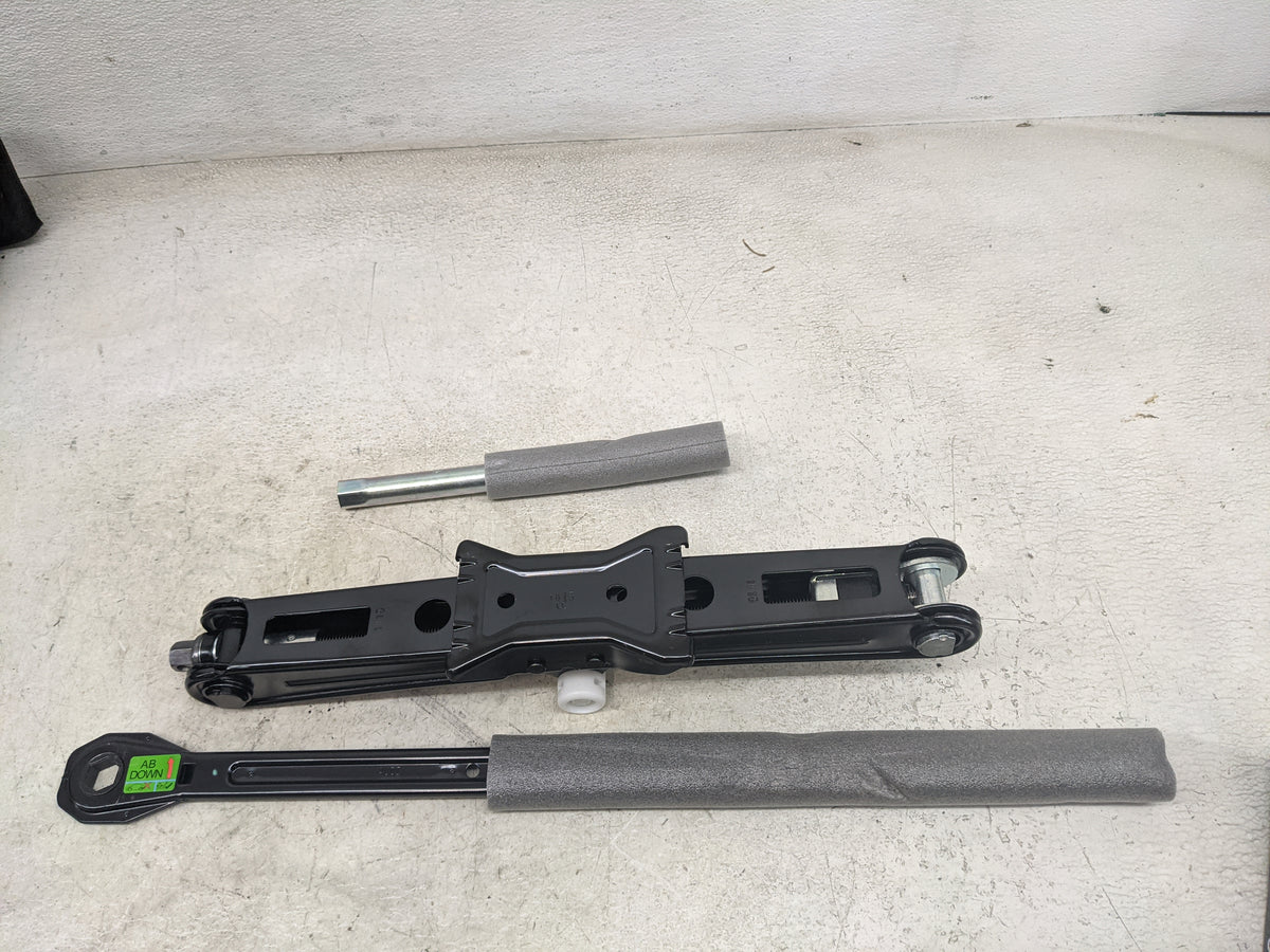 2017 Audi Q7 Spare Scissor Car Jack - Oemusedautoparts1.com