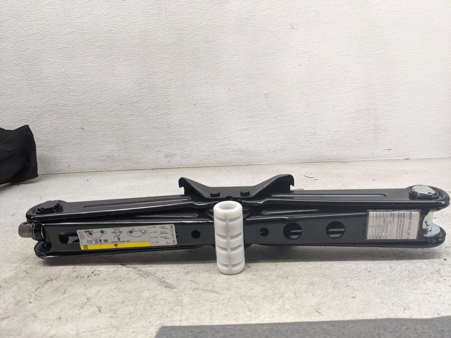 2017 Audi Q7 Spare Scissor Car Jack - Oemusedautoparts1.com