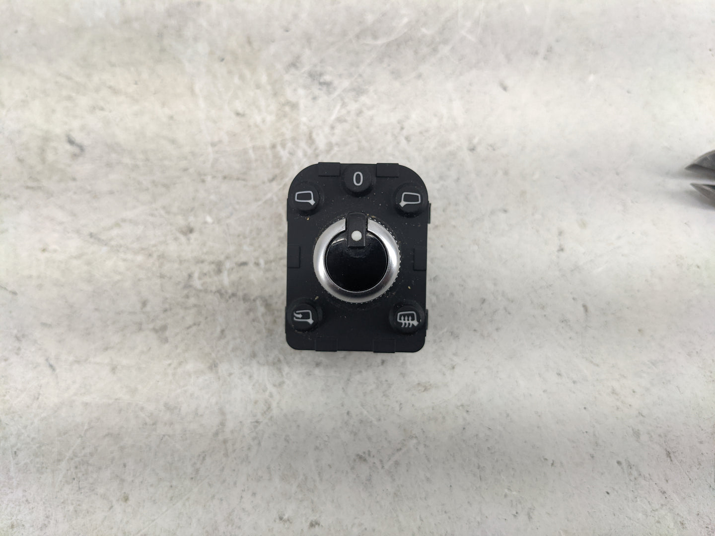 2017-2022 Audi Q7 Master Power Window Switch Replacement Driver Side Left P/N:4M0.959.565.M Fits OEM Used Auto Parts - Oemus