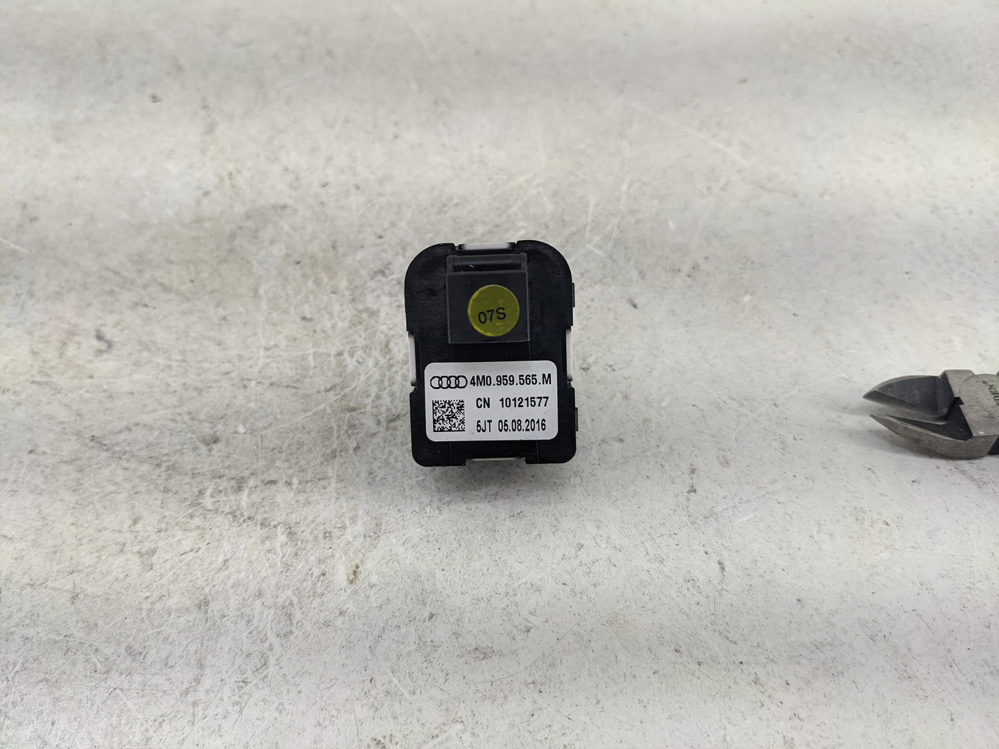 2017-2022 Audi Q7 Master Power Window Switch Replacement Driver Side Left P/N:4M0.959.565.M Fits OEM Used Auto Parts - Oemus
