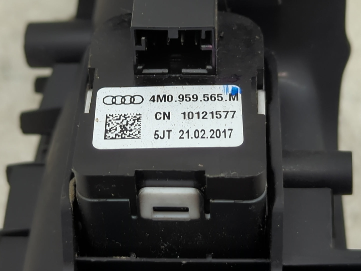 2017-2020 Audi Q7 Master Power Window Switch Replacement Driver Side Left P/N:4M0.959.565.M Fits Fits 2017 2018 2019 2020 OE