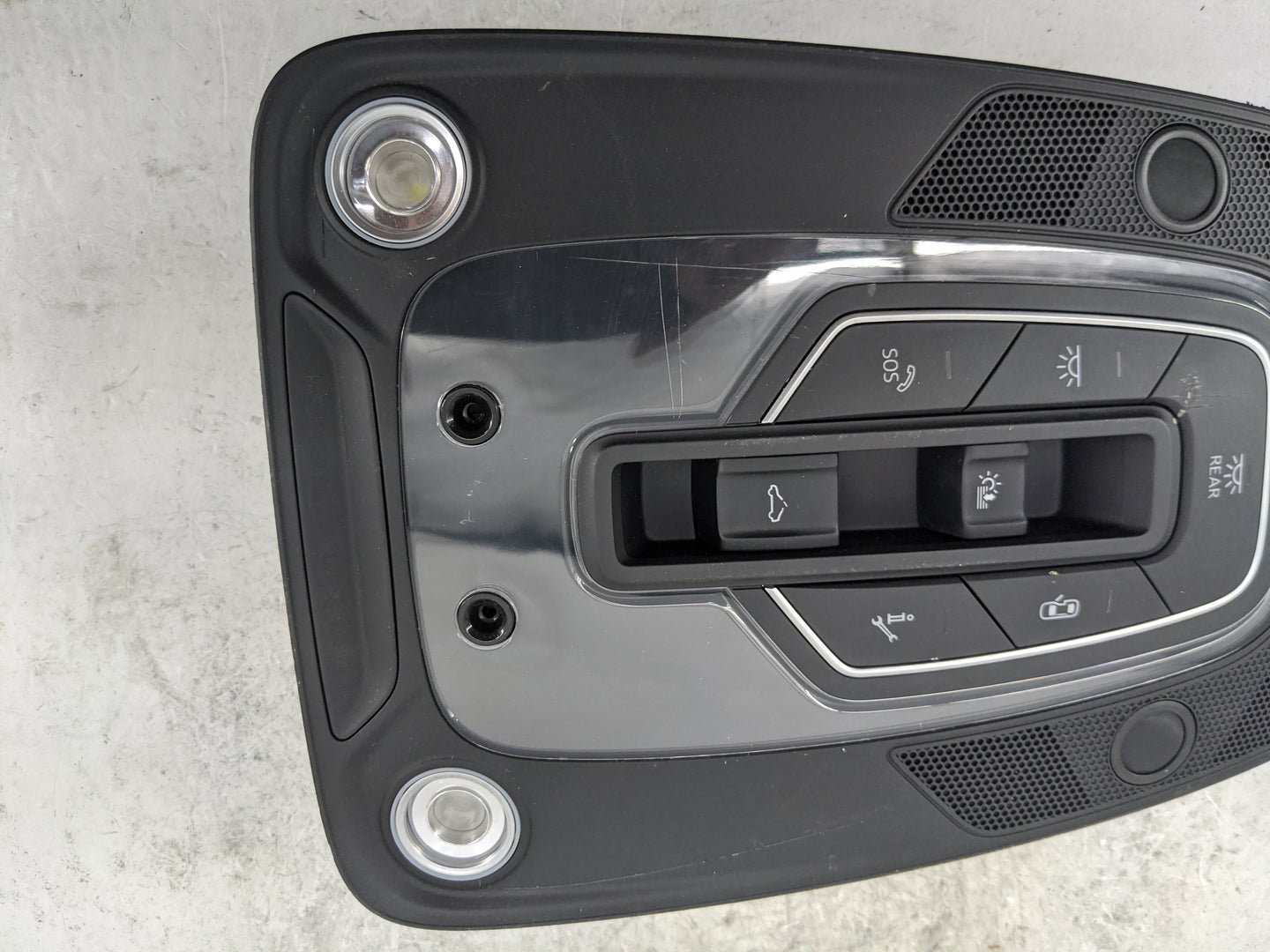 2017 Audi Q7 Overhead Console W/rear Climate Control - Oemusedautoparts1.com