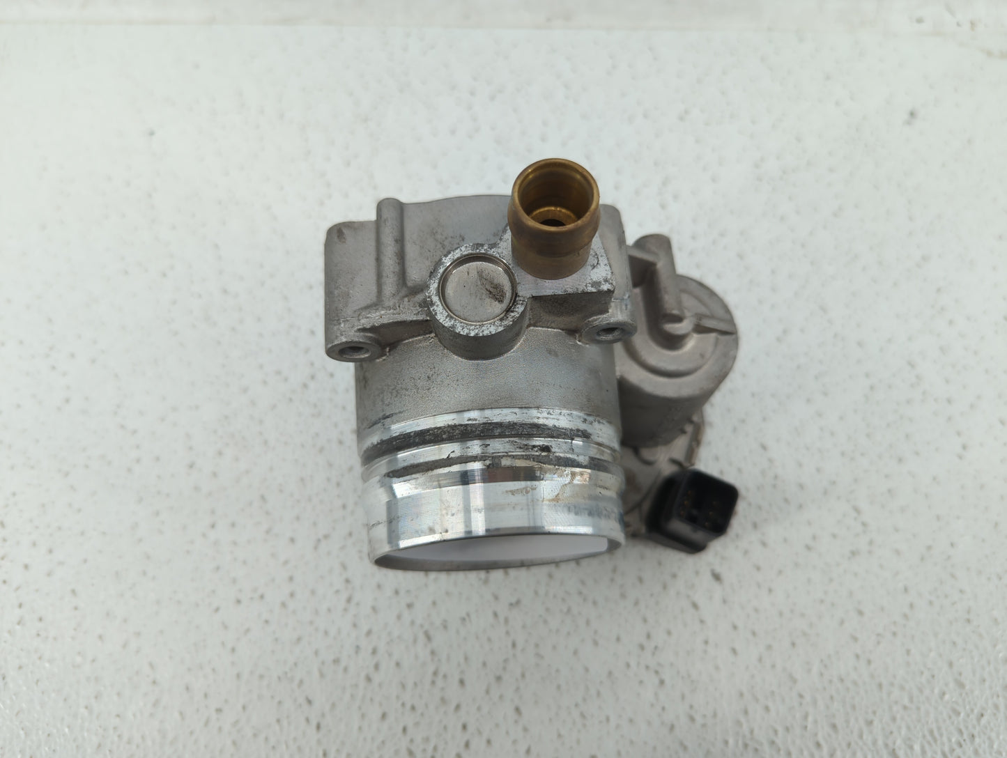 2012-2018 Bmw 320i Throttle Body P/N:1354 7588625-04 Fits Fits 2012 2013 2014 2015 2016 2017 2018 OEM Used Auto Parts - Oemu