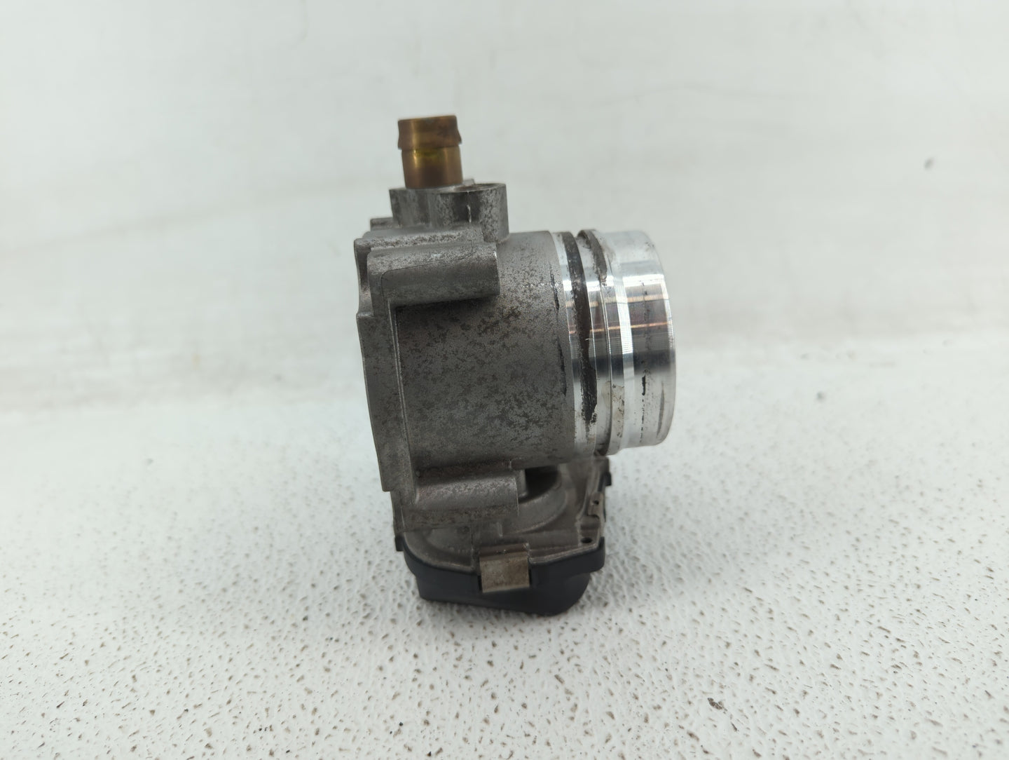 2012-2018 Bmw 320i Throttle Body P/N:1354 7588625-04 Fits Fits 2012 2013 2014 2015 2016 2017 2018 OEM Used Auto Parts - Oemu