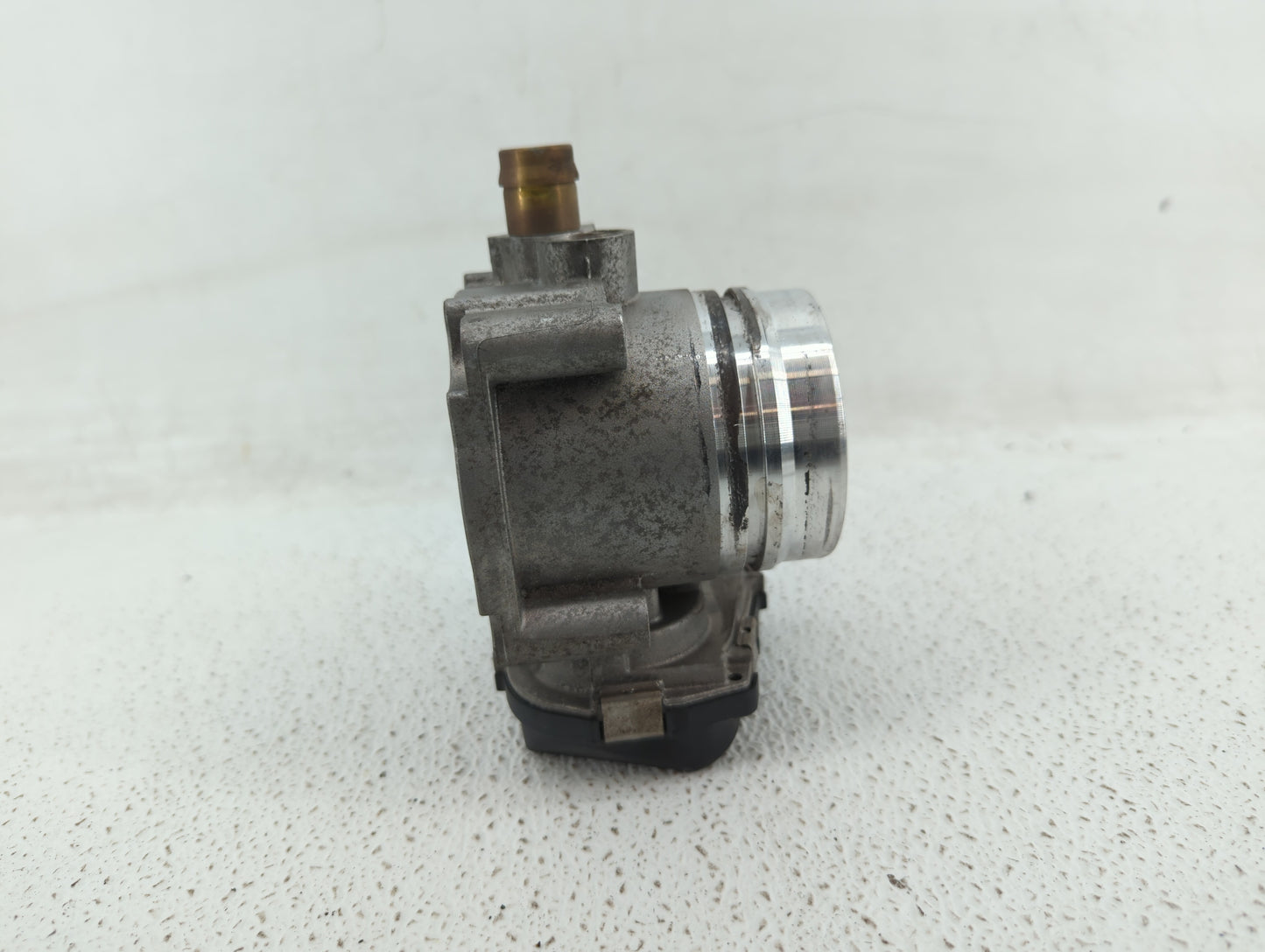 2012-2018 Bmw 320i Throttle Body P/N:1354 7588625-04 Fits Fits 2012 2013 2014 2015 2016 2017 2018 OEM Used Auto Parts - Oemu