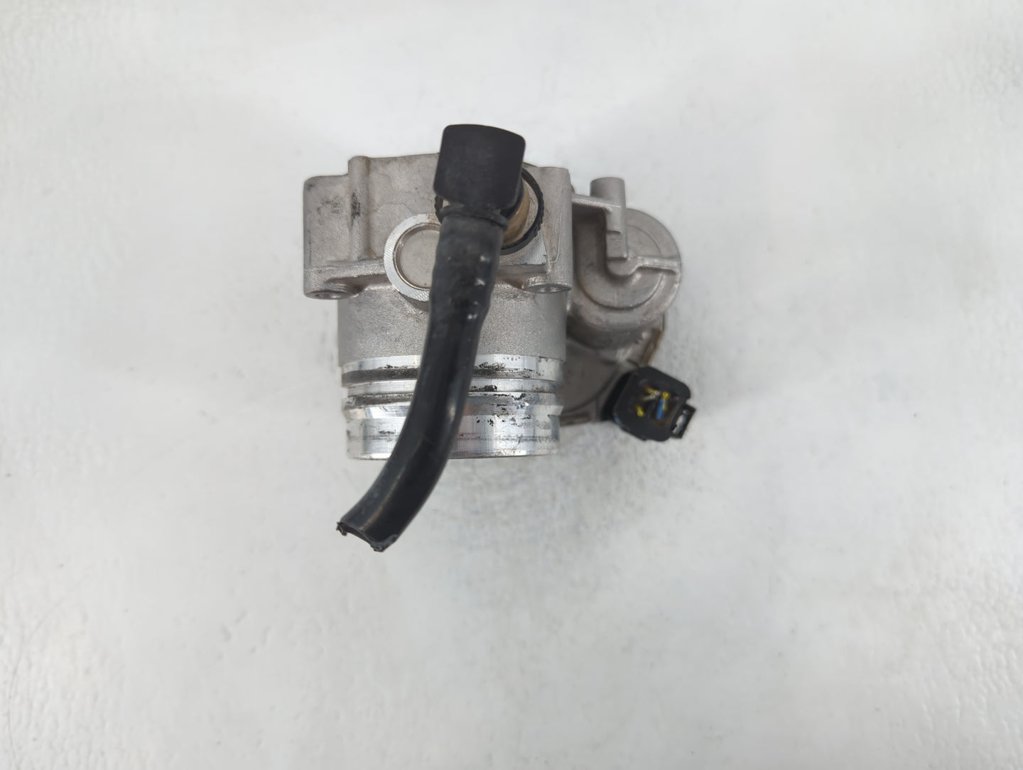 2012-2018 Bmw 320i Throttle Body P/N:A2C83786800 1354 7588625-04 Fits Fits 2012 2013 2014 2015 2016 2017 2018 OEM Used Auto 