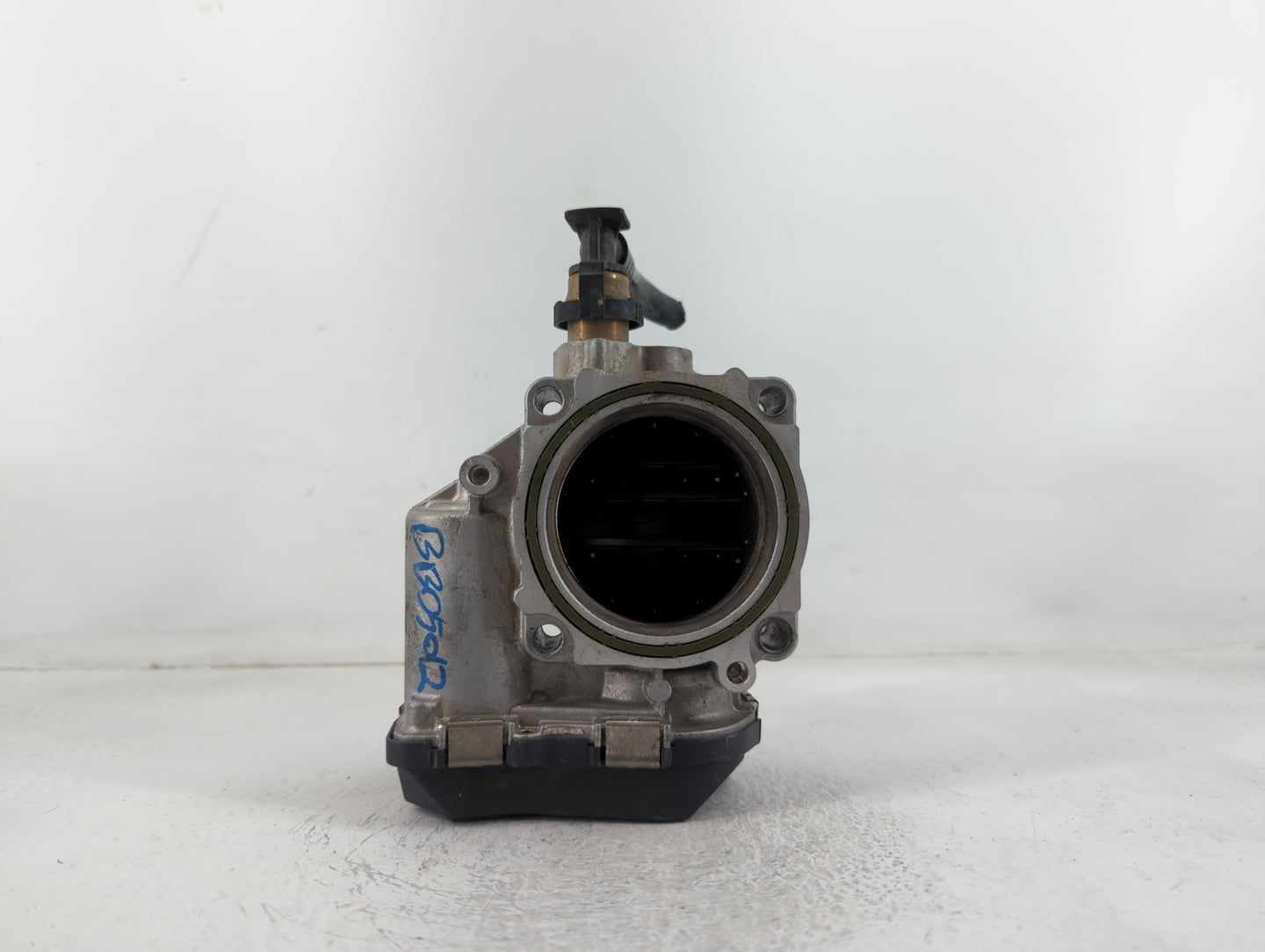 2012-2018 Bmw 320i Throttle Body P/N:A2C83786800 1354 7588625-04 Fits Fits 2012 2013 2014 2015 2016 2017 2018 OEM Used Auto 