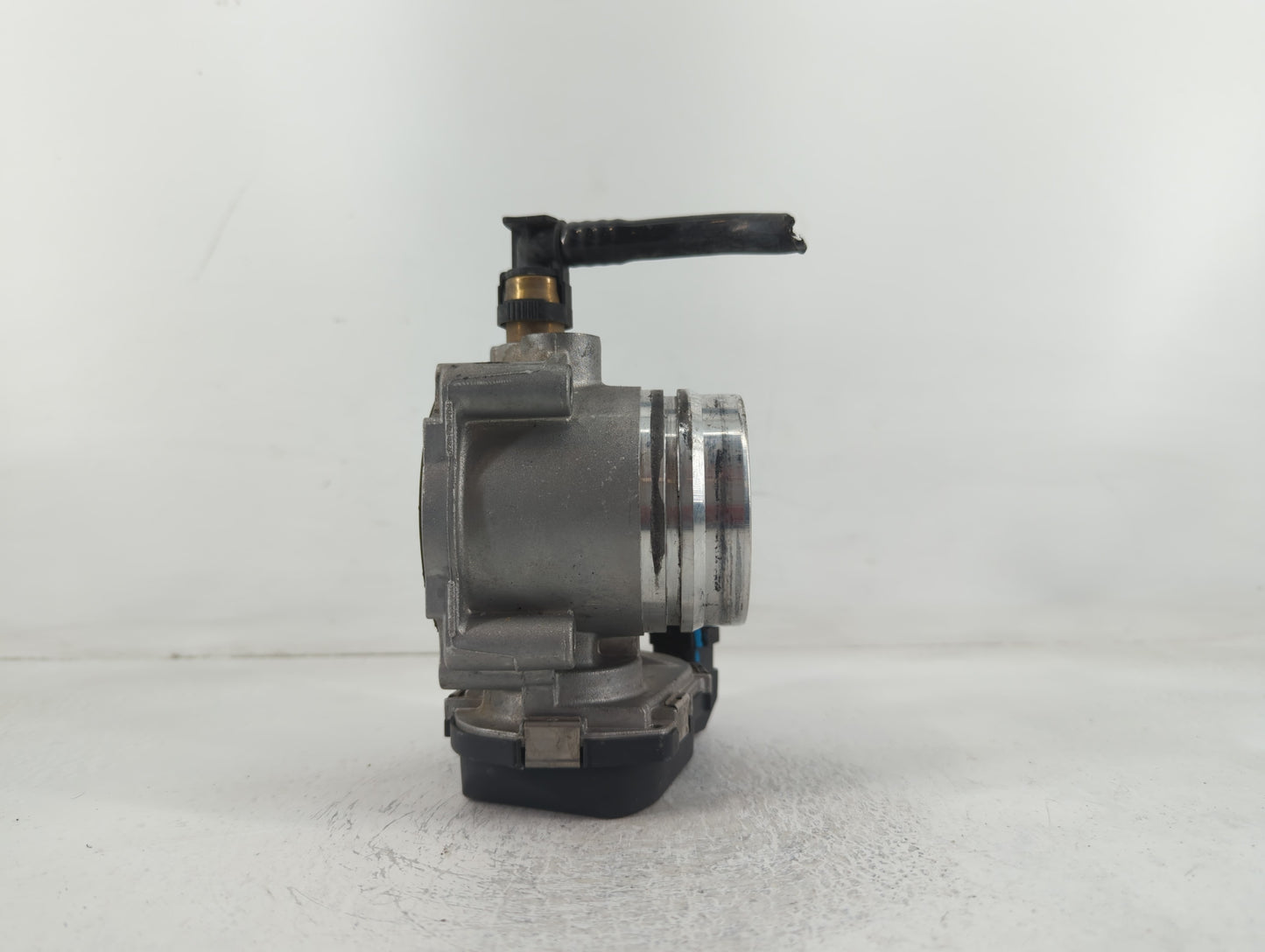 2012-2018 Bmw 320i Throttle Body P/N:A2C83786800 1354 7588625-04 Fits Fits 2012 2013 2014 2015 2016 2017 2018 OEM Used Auto 