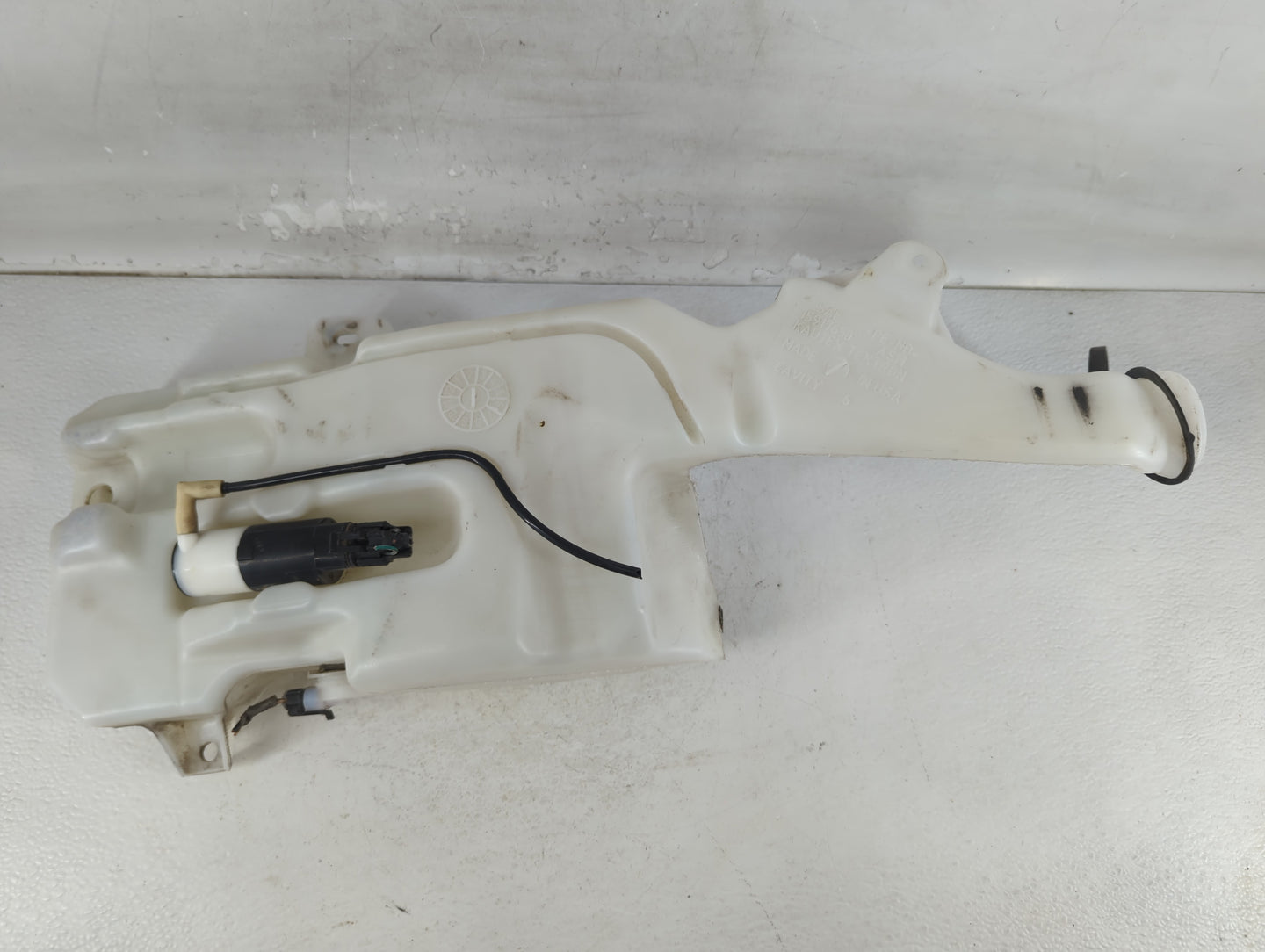 2012-2017 Bmw 320i Windshield Washer Fluid Reservoir Bottle Oem - Oemusedautoparts1.com