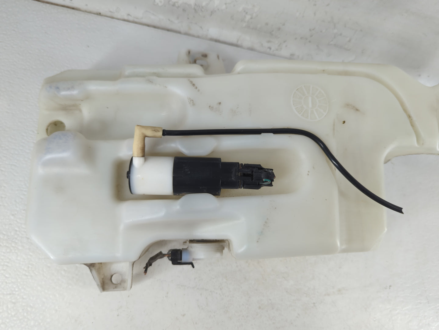 2012-2017 Bmw 320i Windshield Washer Fluid Reservoir Bottle Oem - Oemusedautoparts1.com