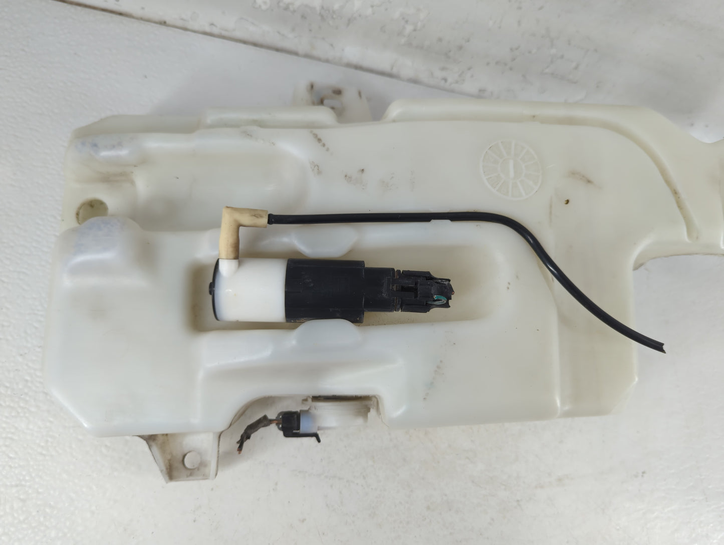 2012-2017 Bmw 320i Windshield Washer Fluid Reservoir Bottle Oem - Oemusedautoparts1.com