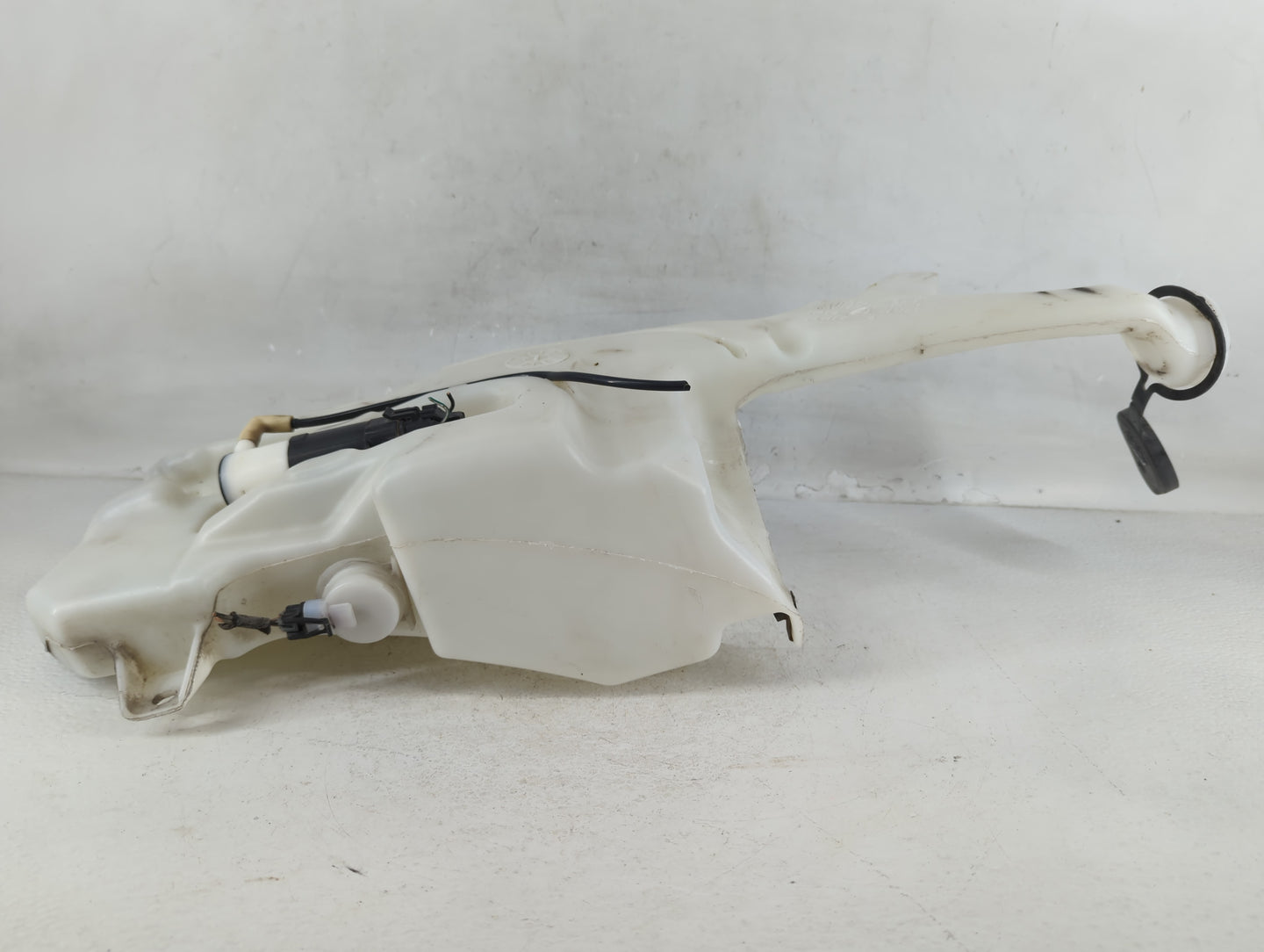 2012-2017 Bmw 320i Windshield Washer Fluid Reservoir Bottle Oem - Oemusedautoparts1.com