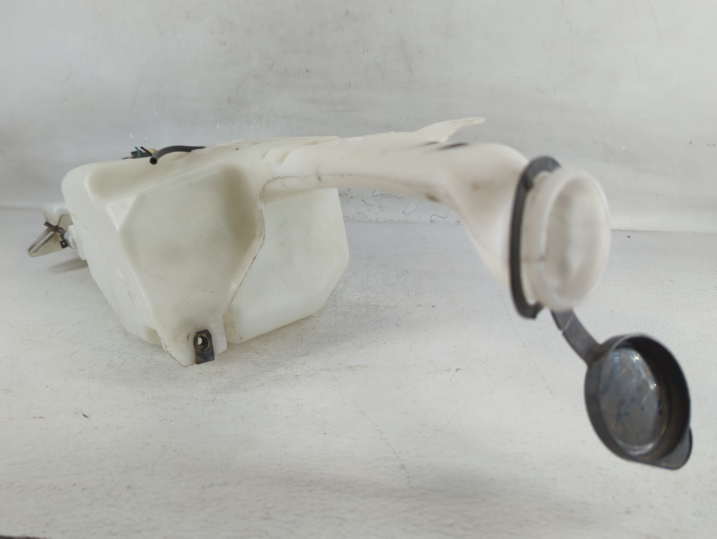 2012-2017 Bmw 320i Windshield Washer Fluid Reservoir Bottle Oem - Oemusedautoparts1.com