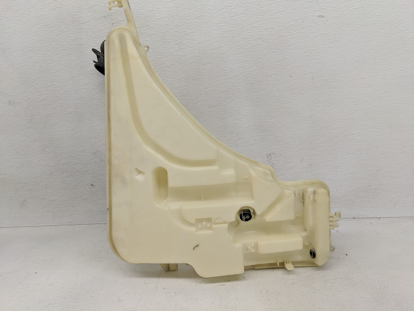 2017-2019 Bmw 330i Windshield Washer Fluid Reservoir Bottle Oem - Oemusedautoparts1.com