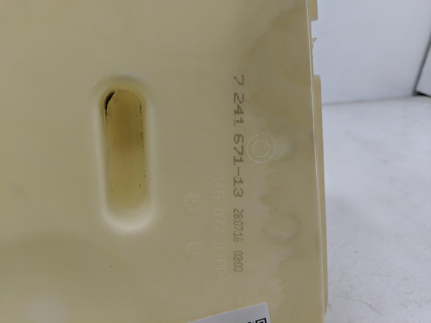 2017-2019 Bmw 330i Windshield Washer Fluid Reservoir Bottle Oem - Oemusedautoparts1.com