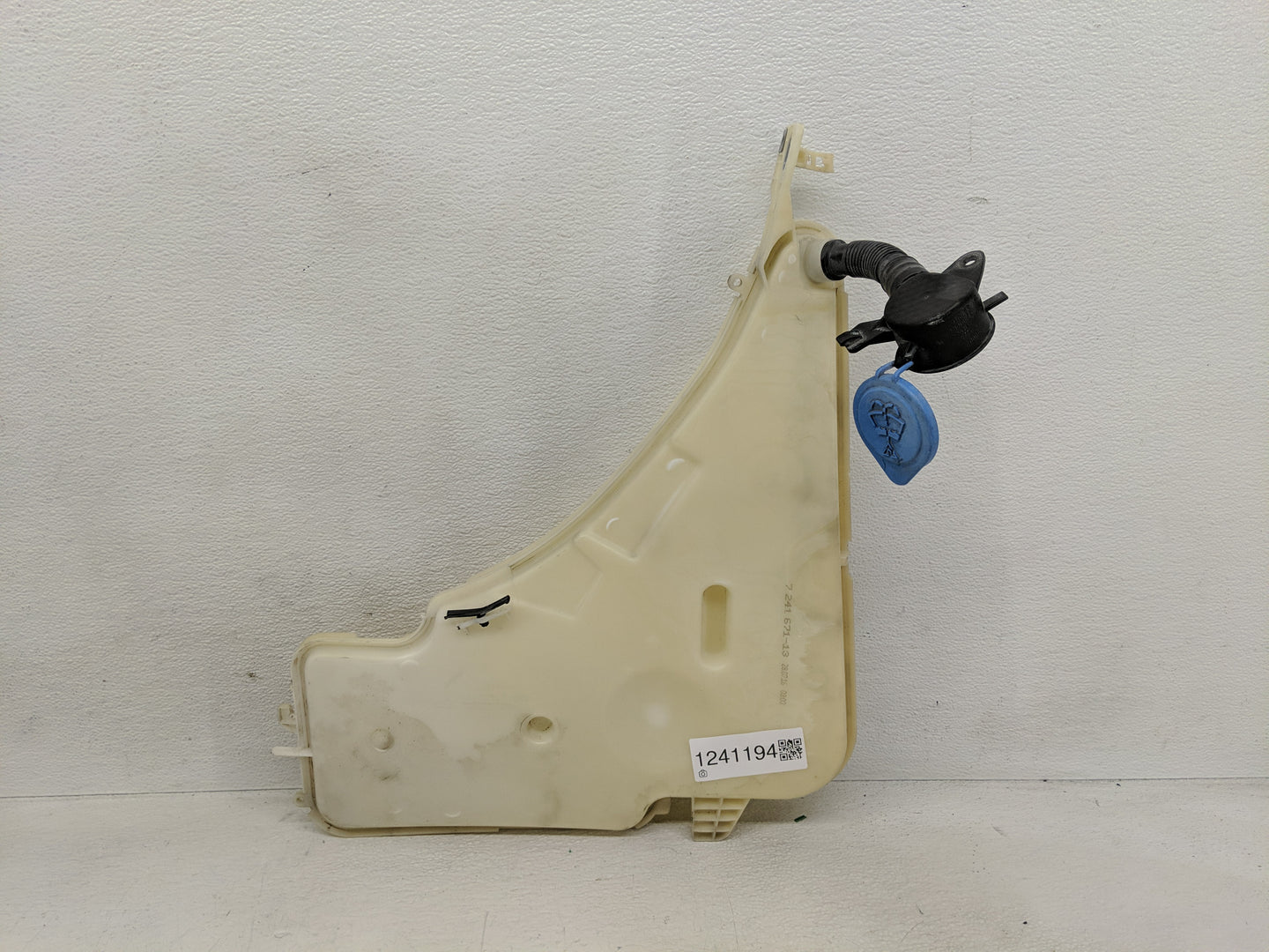 2017-2019 Bmw 330i Windshield Washer Fluid Reservoir Bottle Oem - Oemusedautoparts1.com