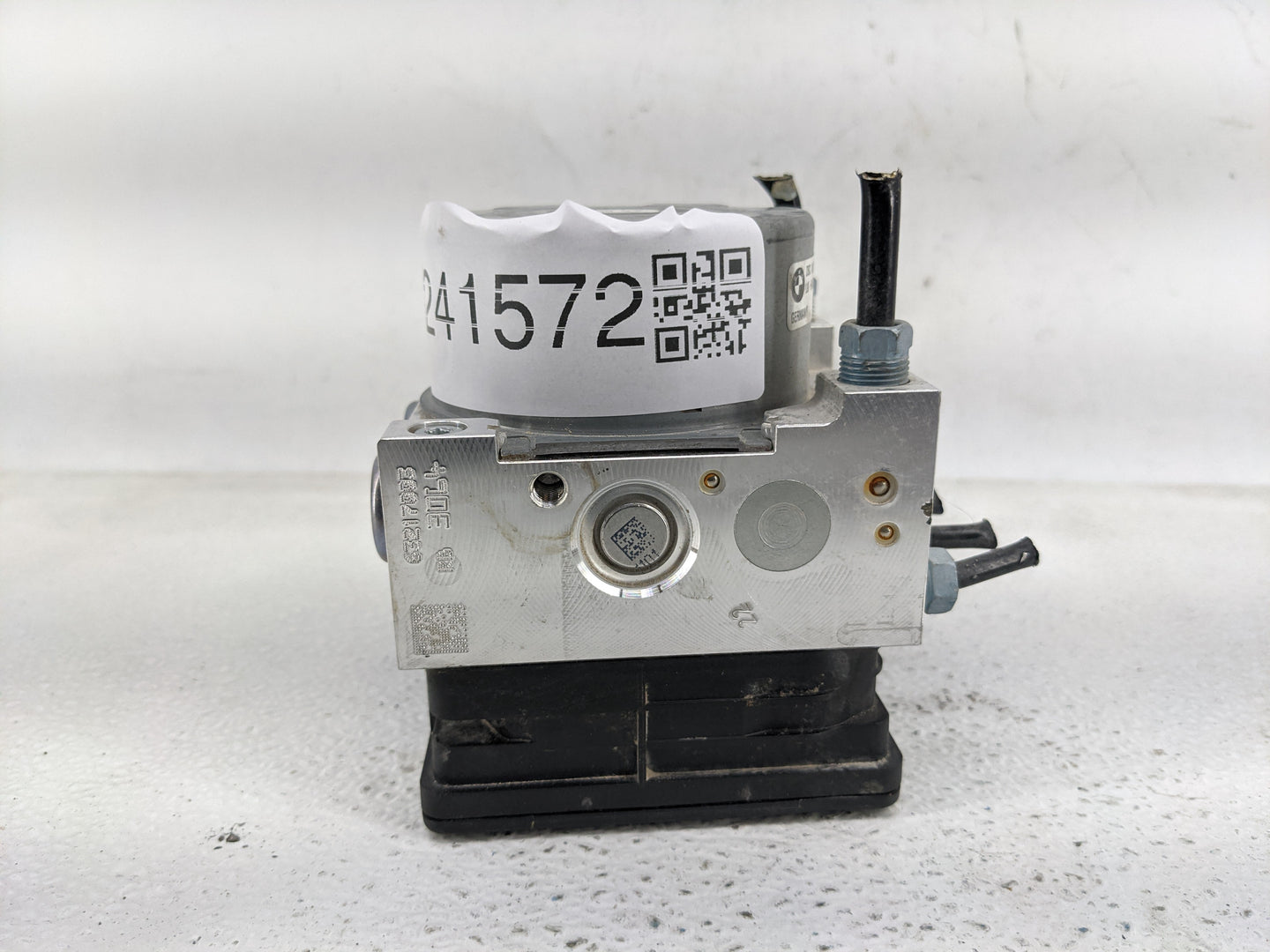 2017 Bmw 330i ABS Pump Control Module Replacement P/N:3451-6875558-01 Fits OEM Used Auto Parts - Oemusedautoparts1.com