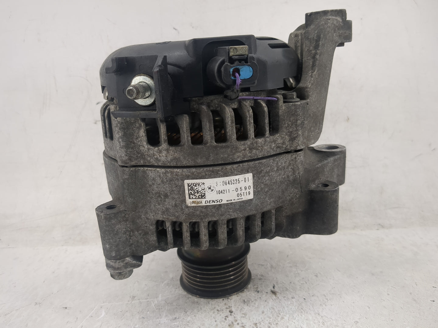 2017-2019 Bmw 330i Alternator Replacement Generator Charging Assembly Engine OEM P/N:104211-0590 104211-0591 Fits OEM Used A