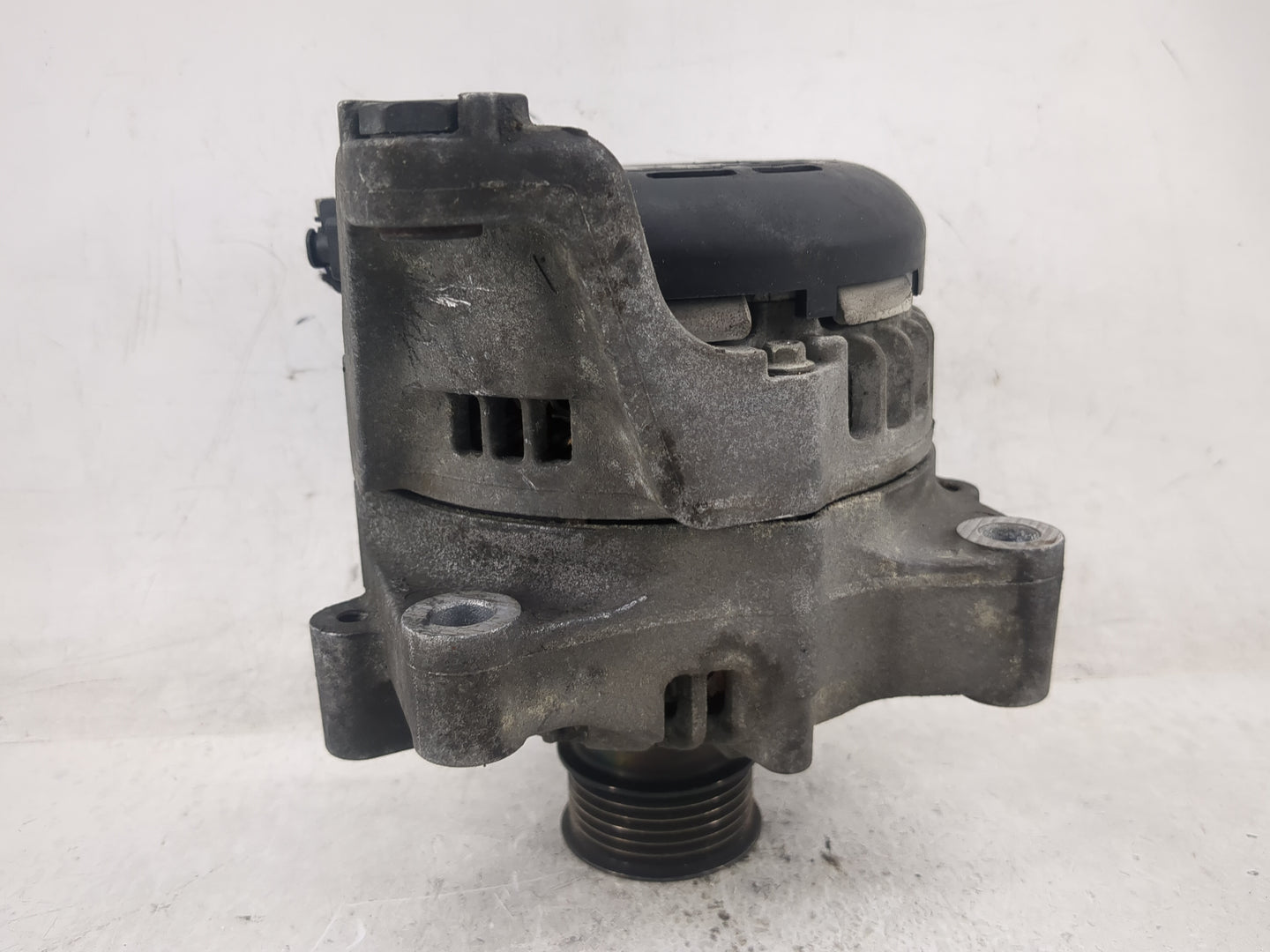 2017-2019 Bmw 330i Alternator Replacement Generator Charging Assembly Engine OEM P/N:104211-0590 104211-0591 Fits OEM Used A