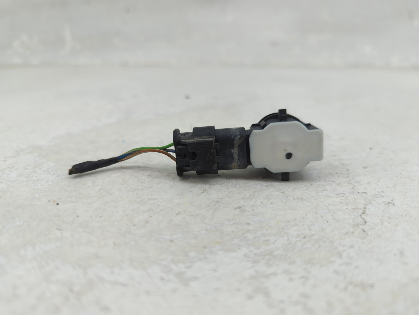 2017 Bmw 330i Front Park Assist Sensor White 1456611 - Oemusedautoparts1.com
