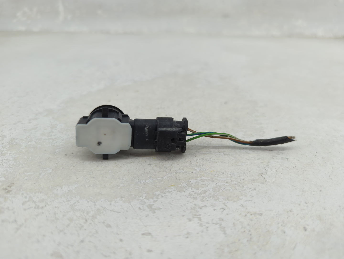 2017 Bmw 330i Front Park Assist Sensor White - Oemusedautoparts1.com