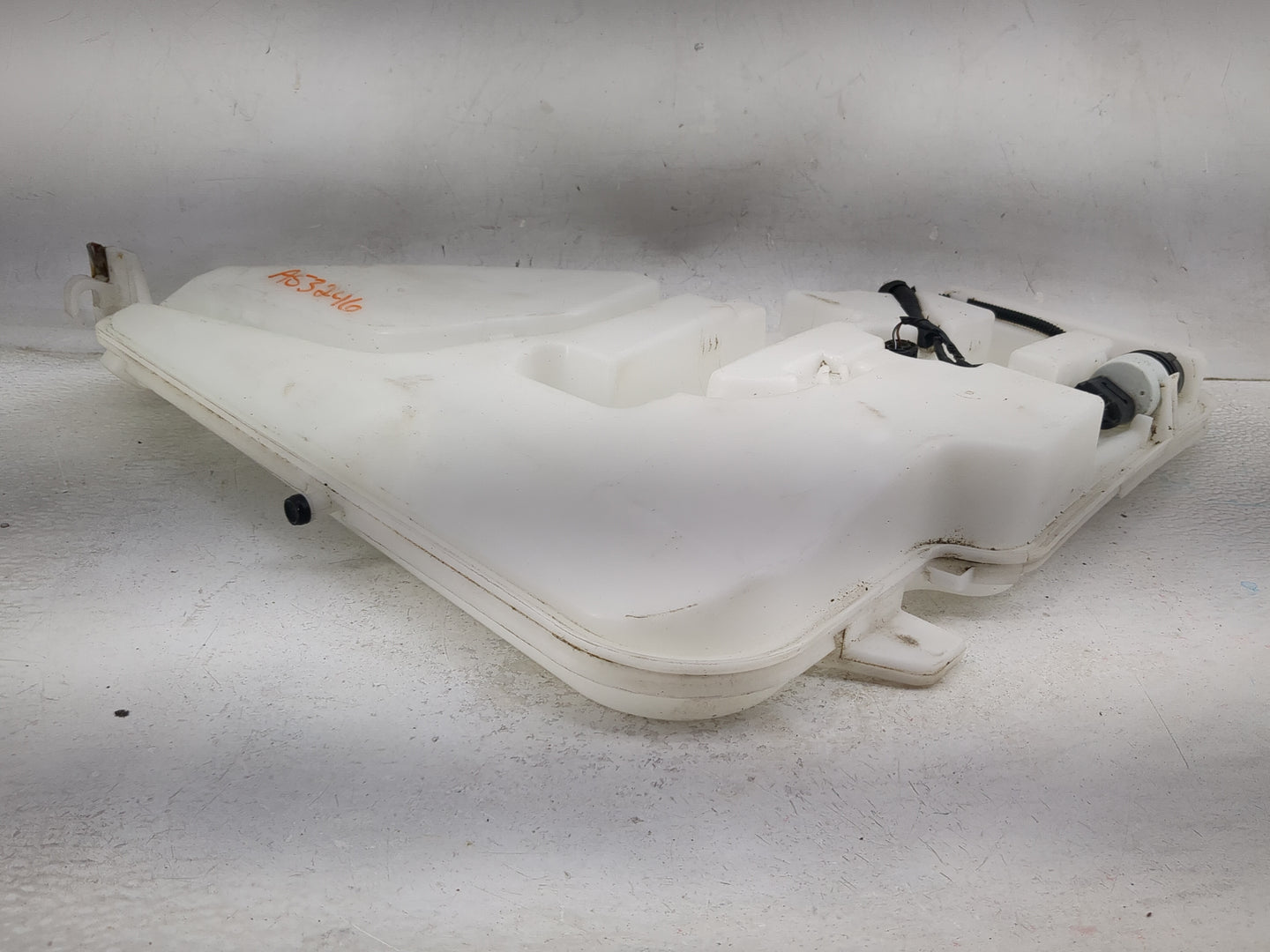 2017-2019 Bmw 330i Windshield Washer Fluid Reservoir Bottle Oem 1473926 - Oemusedautoparts1.com