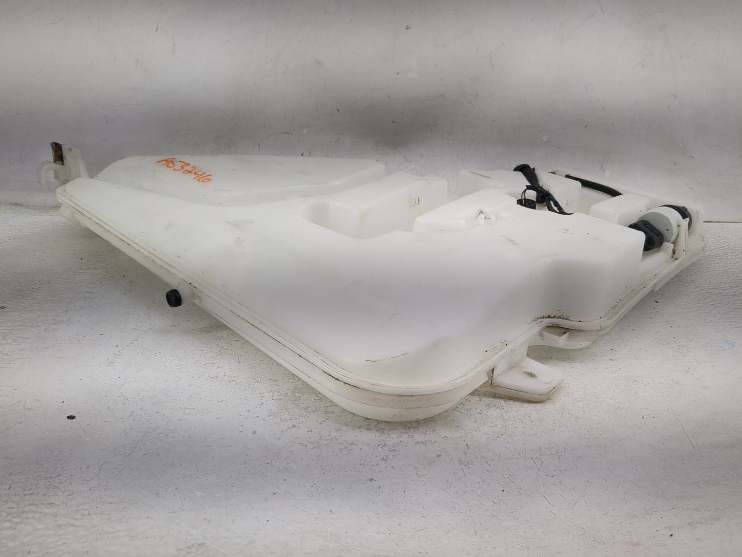 2017-2019 Bmw 330i Windshield Washer Fluid Reservoir Bottle Oem 1473926 - Oemusedautoparts1.com